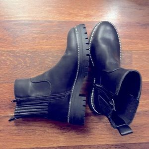 Black Chelsea Time and Tru worn once Size 8.5